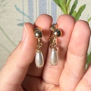 Sarah cov vintage faux pearl gold clip on earrings